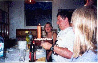 neilscake.jpg (27182 bytes)