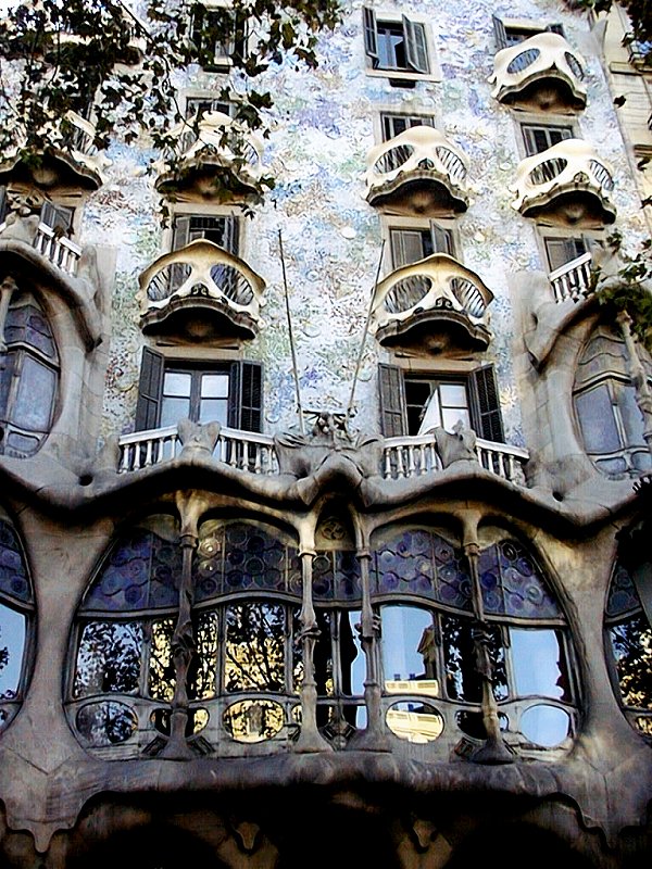 casa mila gaudi. Gaudí once said that straight